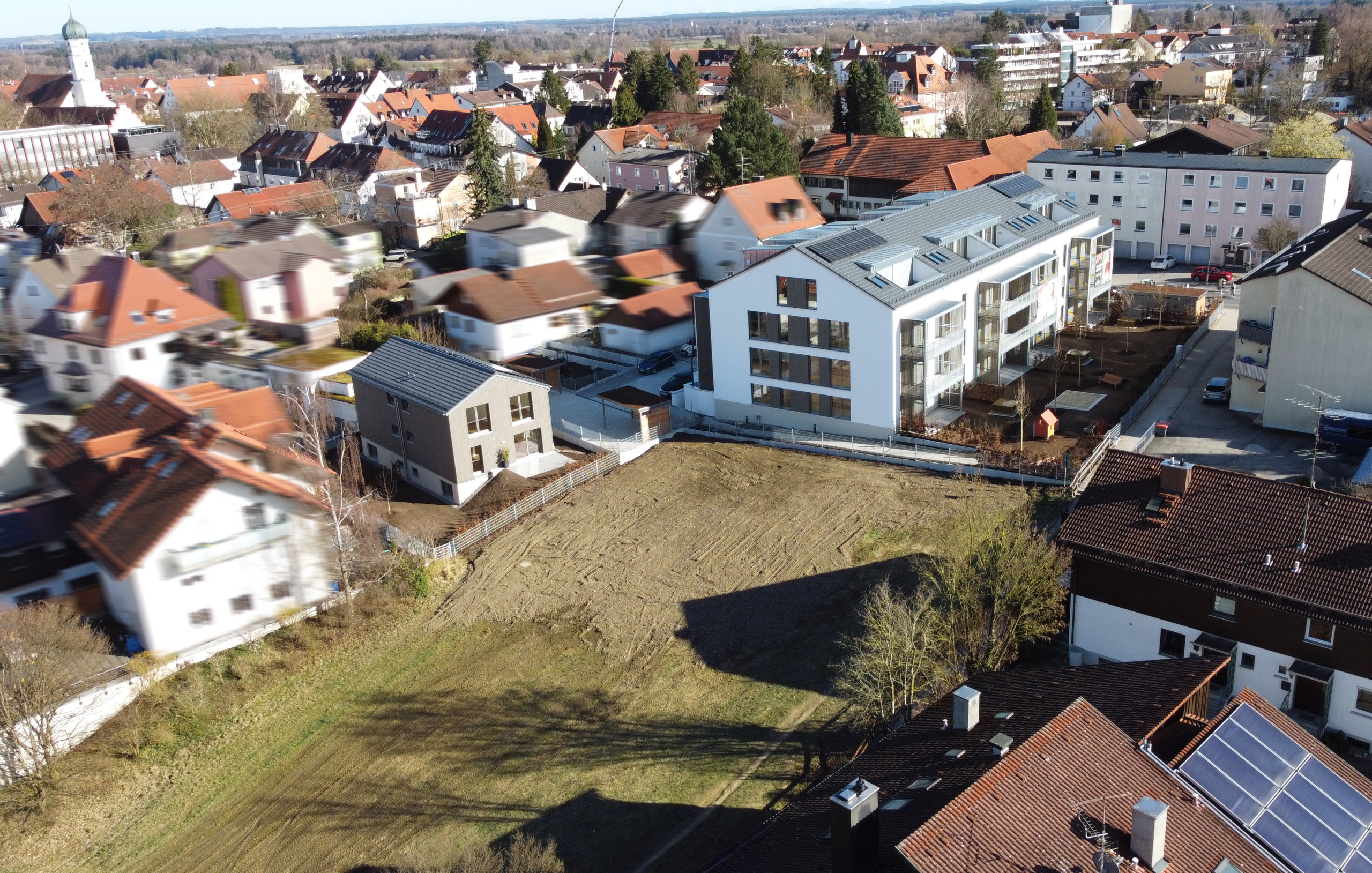Luftaufnahme des Neubauprojekts Wohnen am Hennigbach in Markt Schwaben
