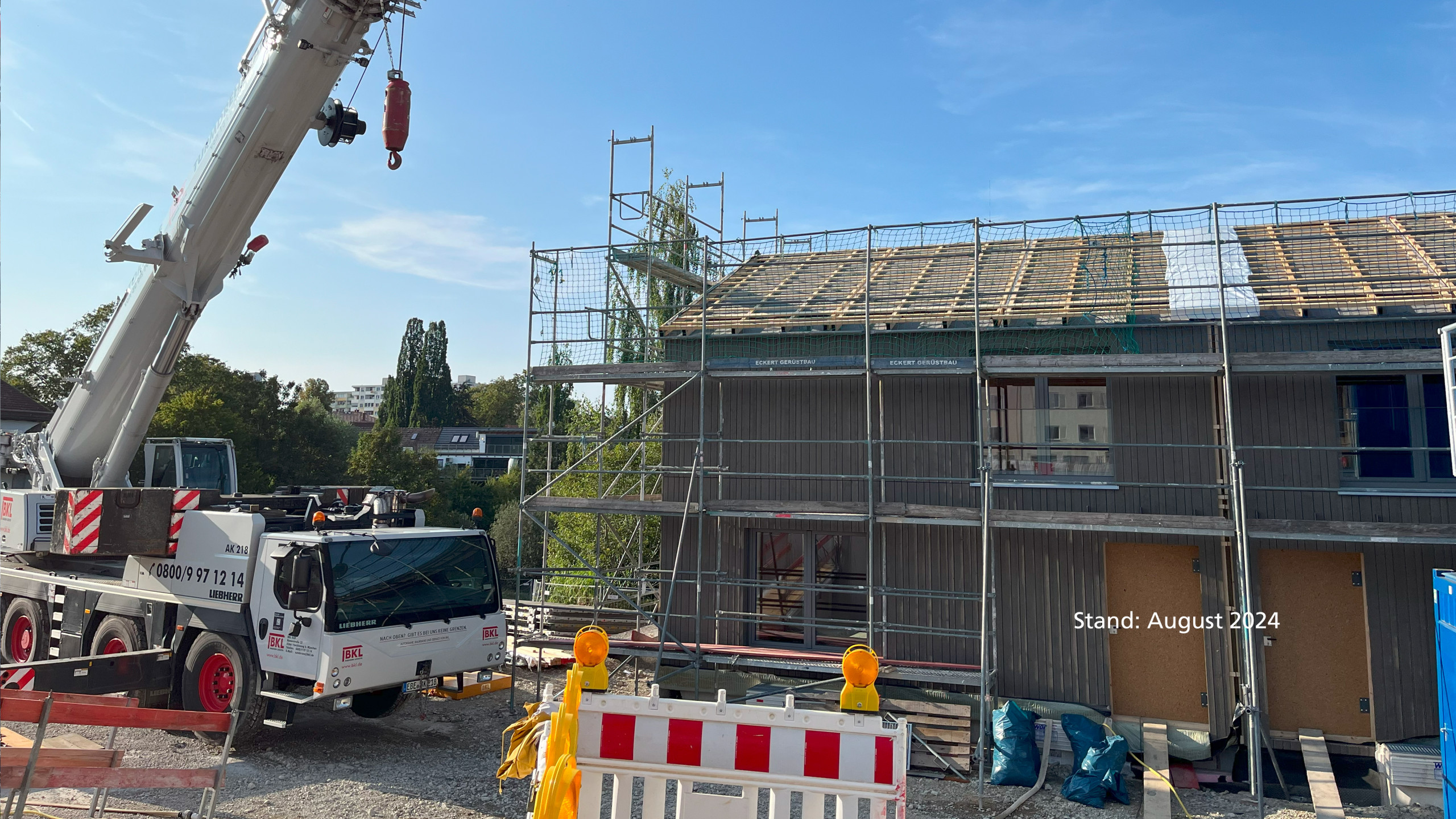 Wohnen am Hennigbach - Baustand August 2024 Neubauprojekt Wohnen am Hennigbach, Rohbau Zweifamilienhaus, Baustand August 2024