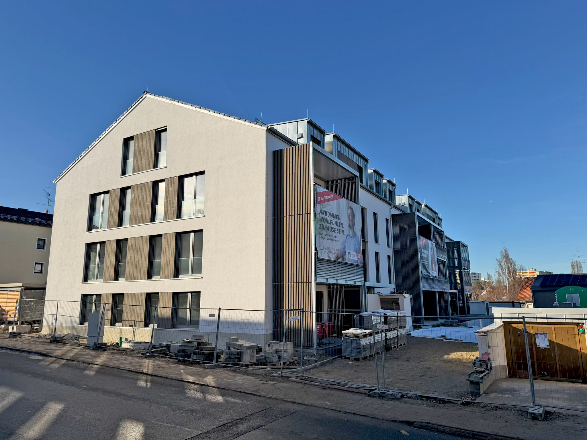 Straßenansicht_des_Mehrfamilienhauses