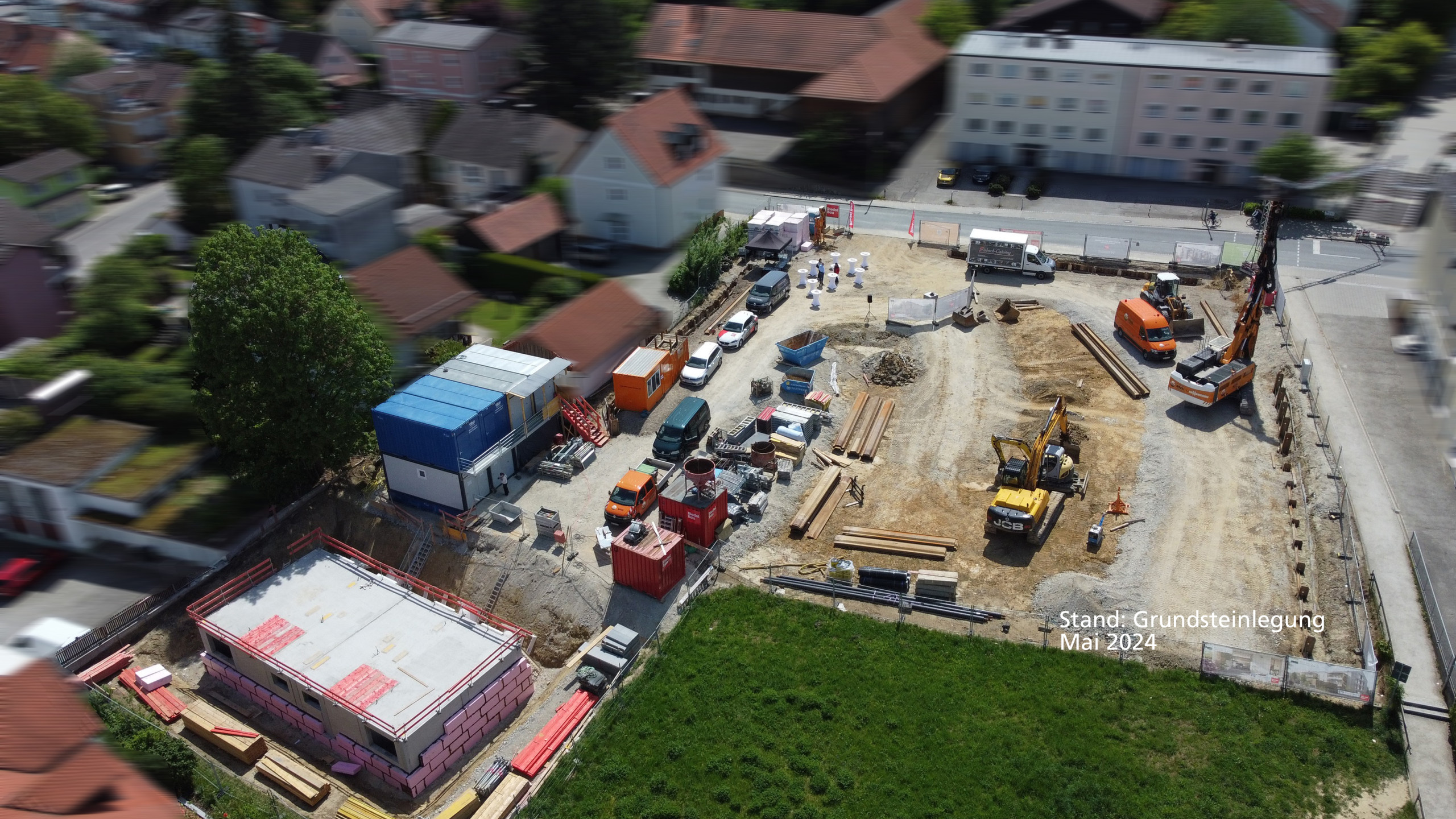 Wohnen am Hennigbach - Baustand Mai 2024 Neubauprojekt Wohnen am Hennigbach, Aushub + Keller Zweifamilienhaus, Baustand April 2024