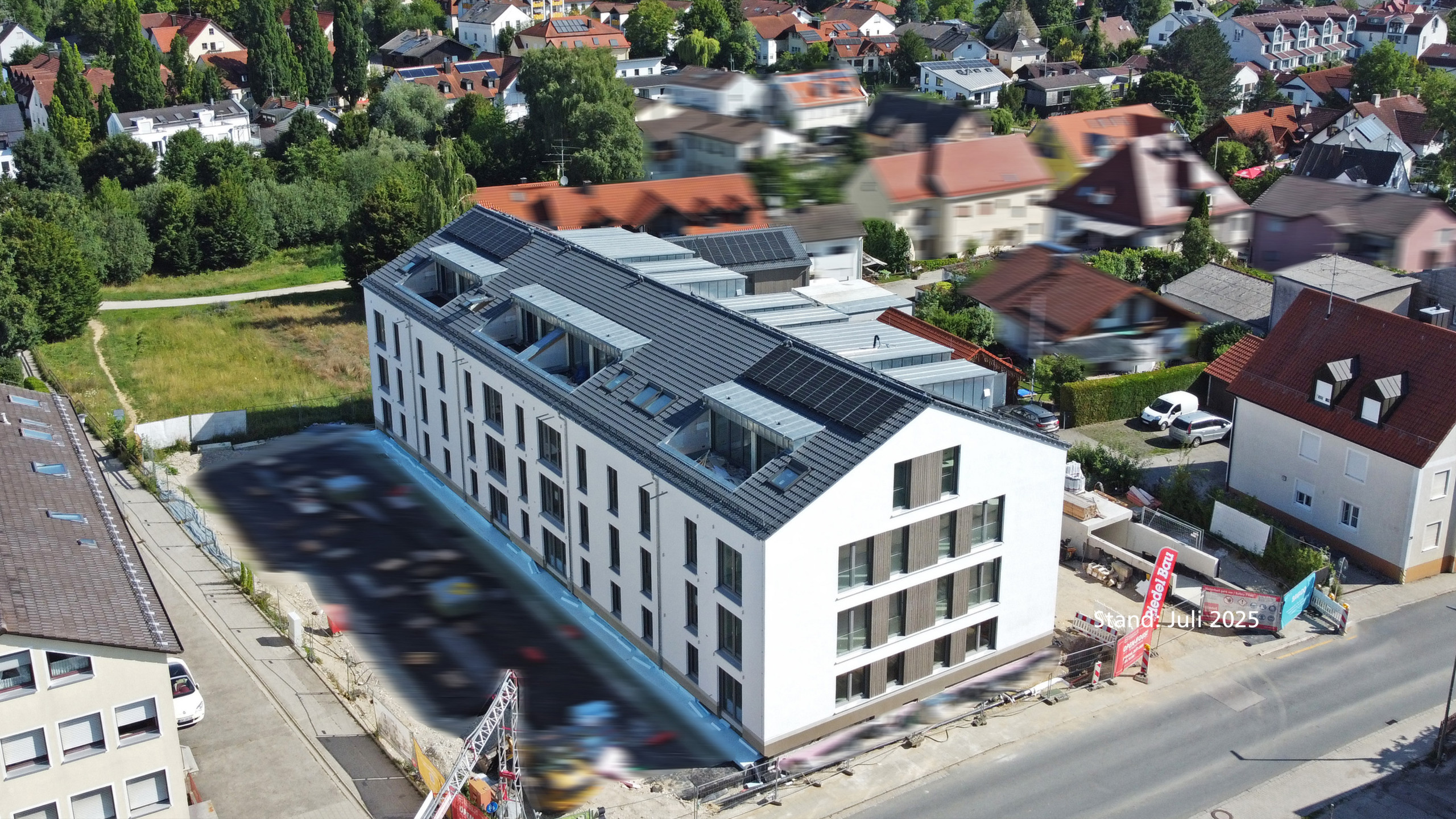Wohnen am Hennigbach - Baustand Juli 2025 Neubauprojekt Wohnen am Hennigbach, Haus gestrichen und verputzt, Baustand April 2024