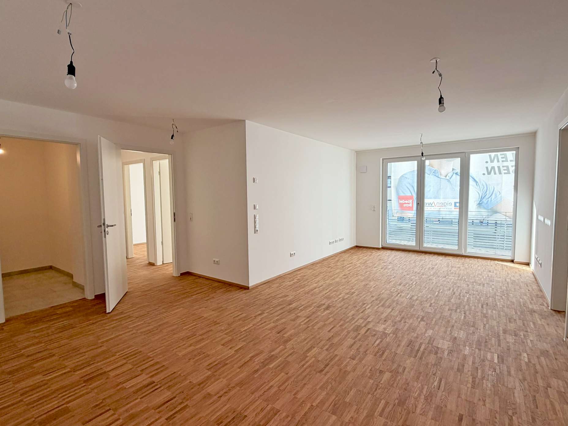 Weitläufiges und helles Wohnzimmer