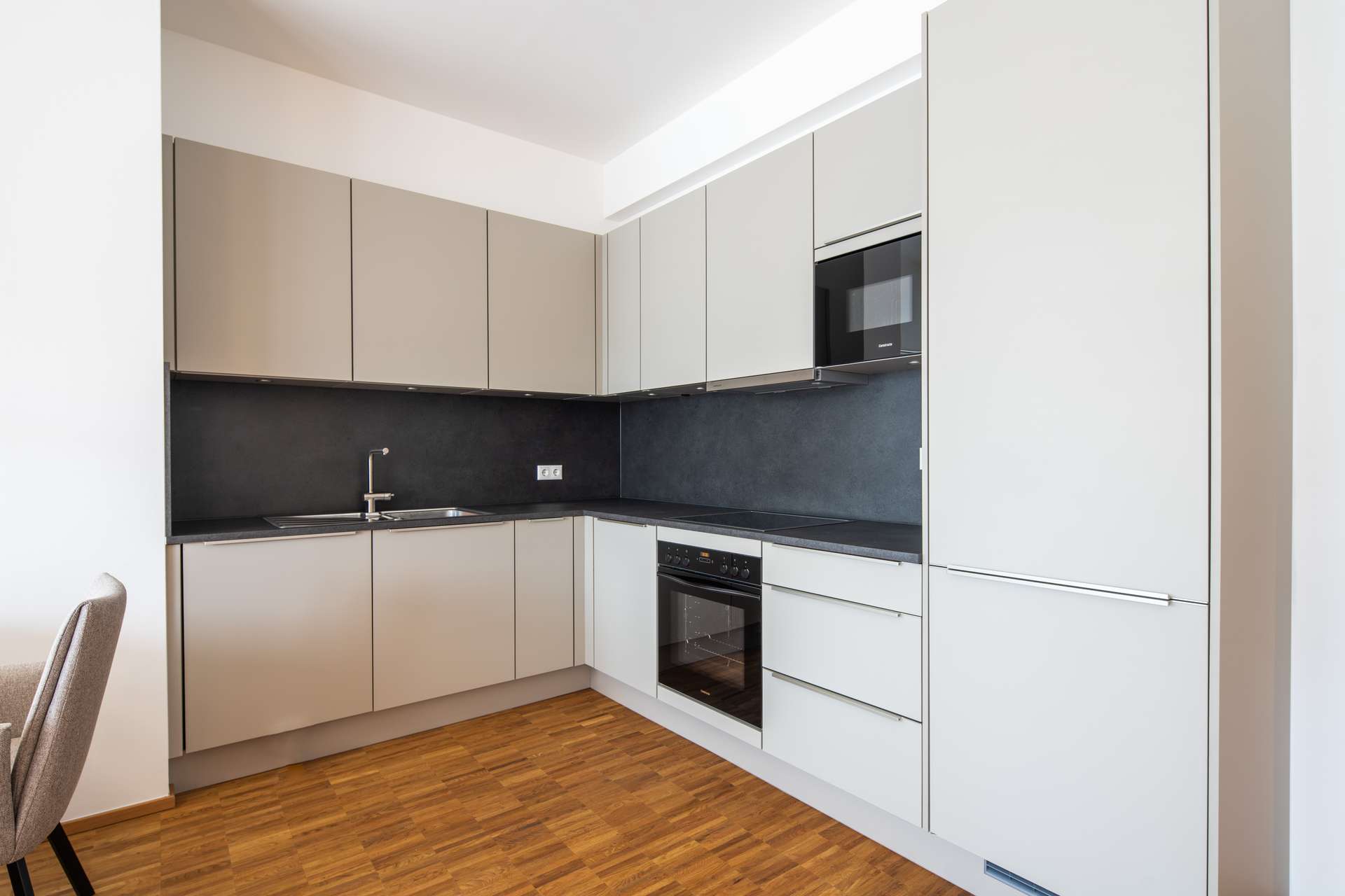 Moderne Küche (Musterwohnung)