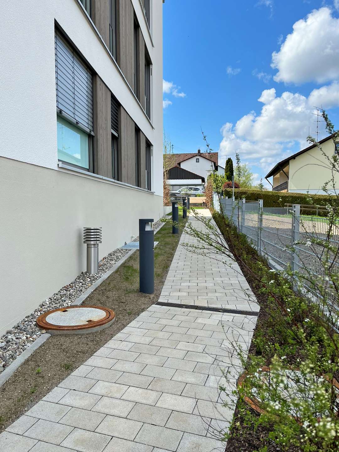 Gepflasteter Gehweg
