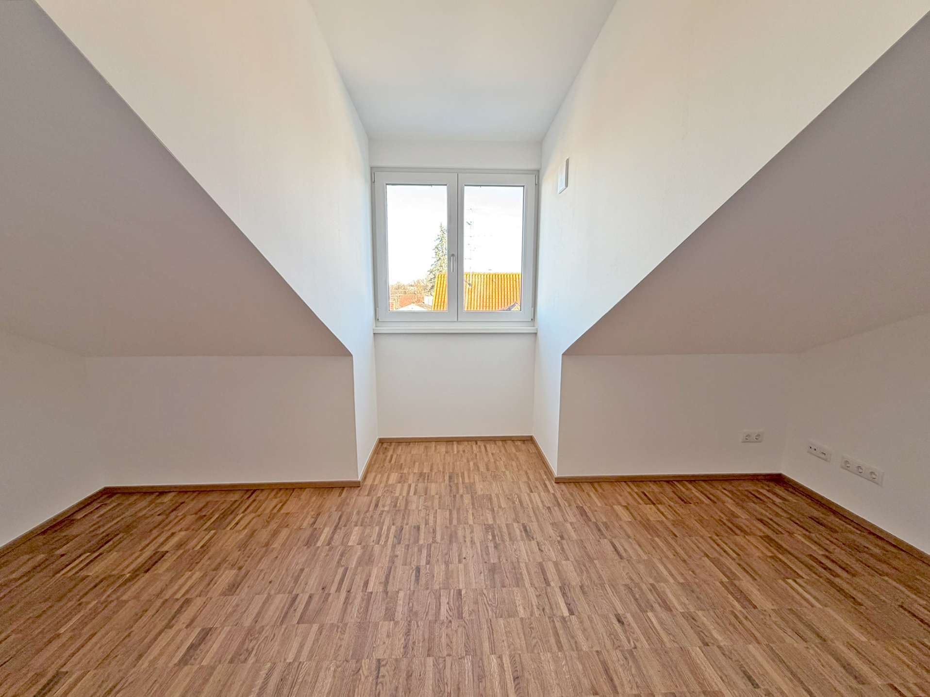 Zimmer 1 mit Dachschrägen