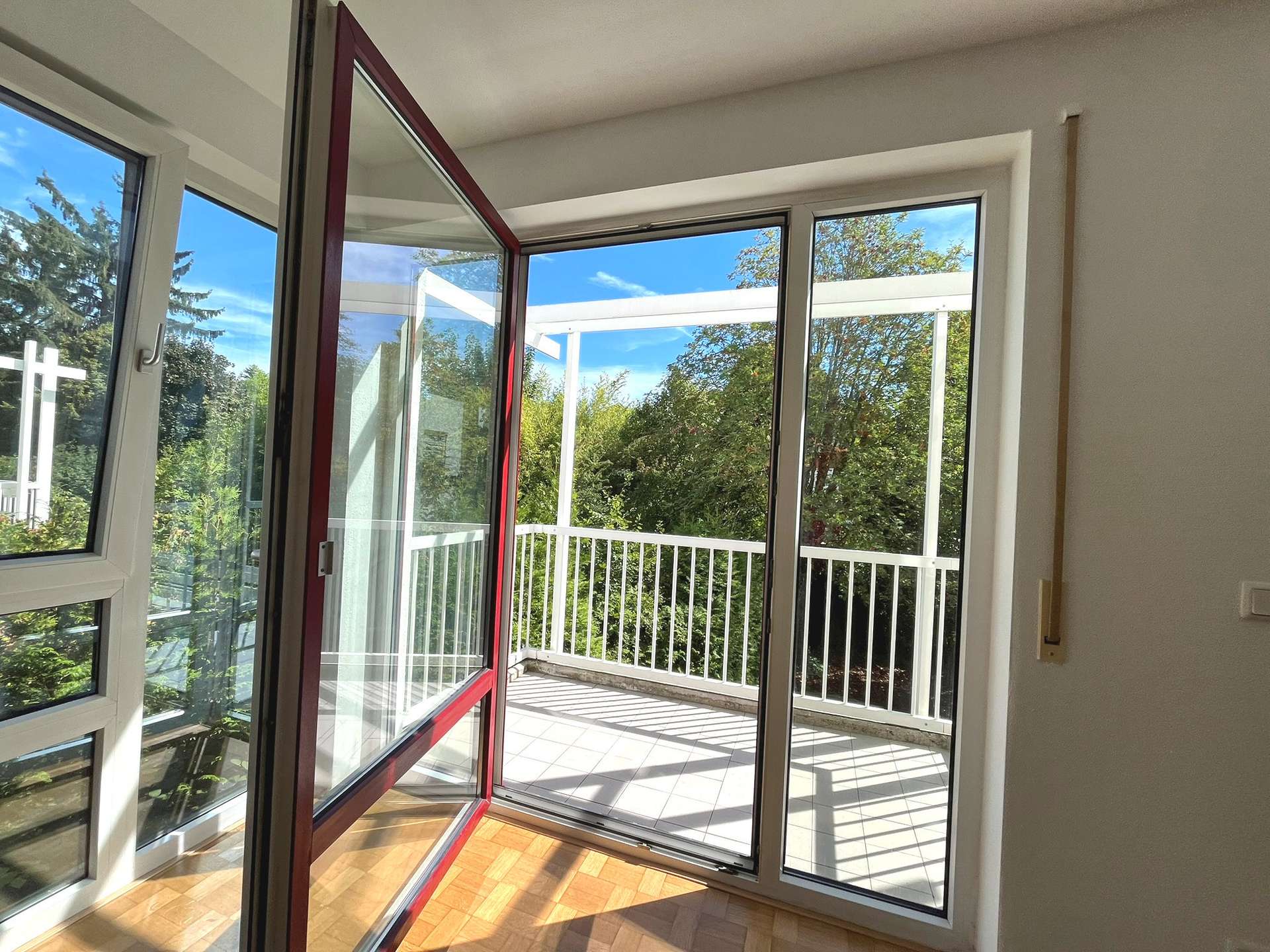 Blick vom Balkon ins Grüne