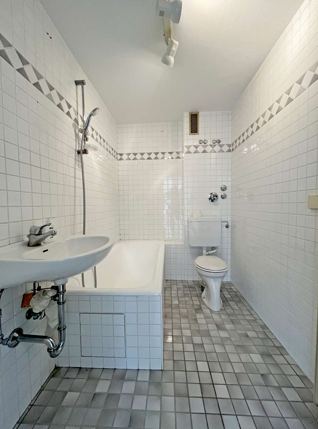 Badezimmer mit Badewanne