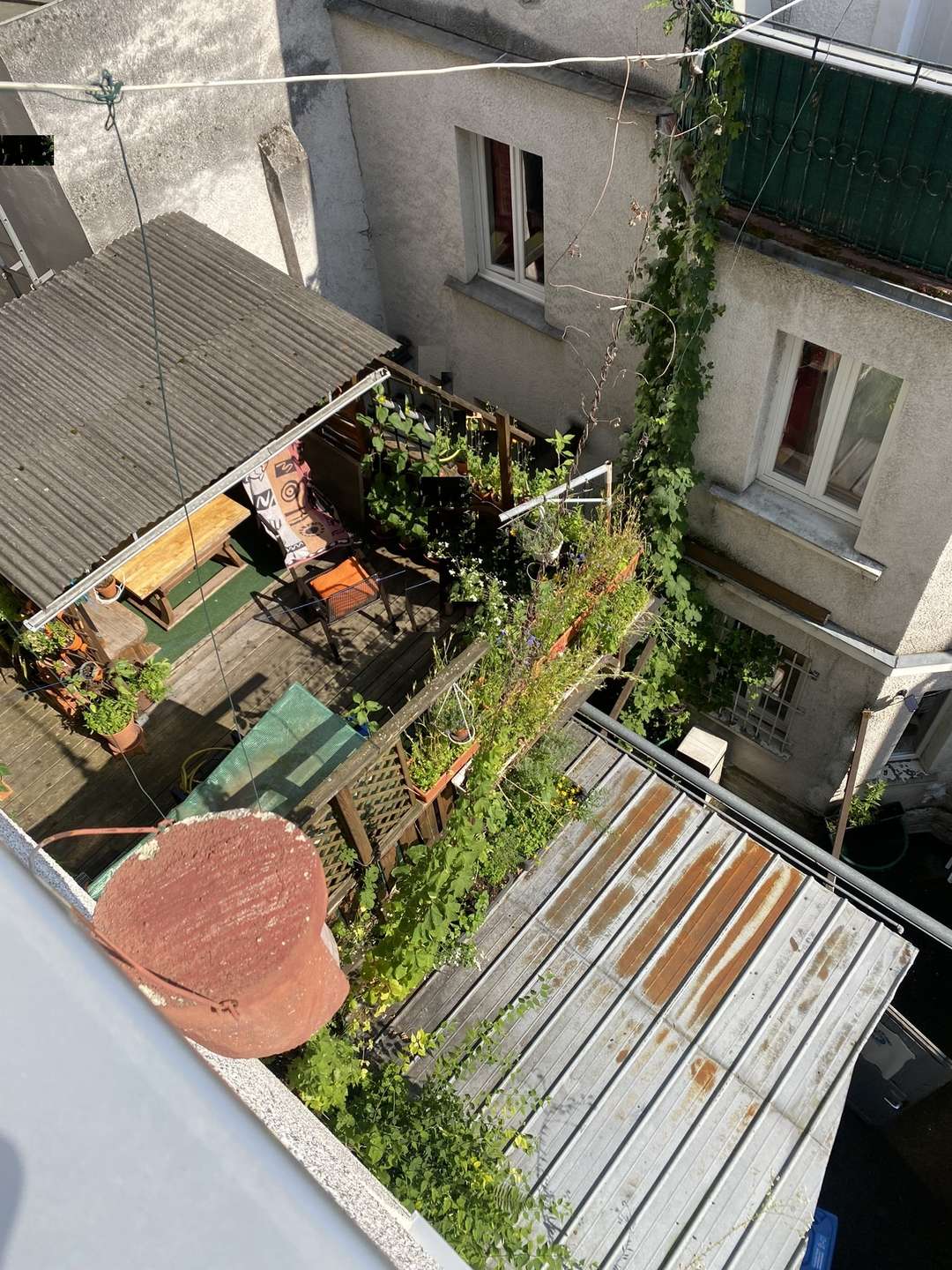 Blick zum Rückgebäude