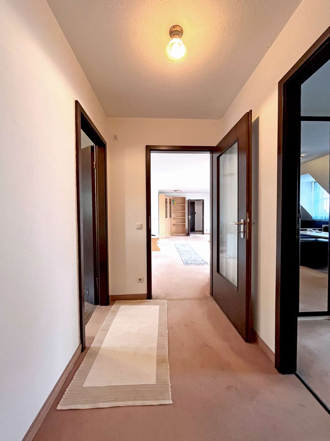 Separater Flur zu den weiteren Zimmern