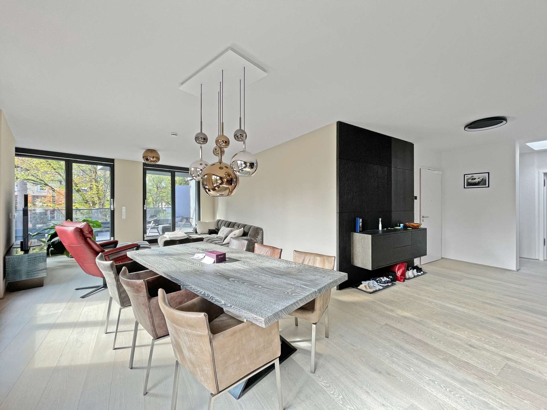 Freier Essbereich mit Zugang zur Terrasse