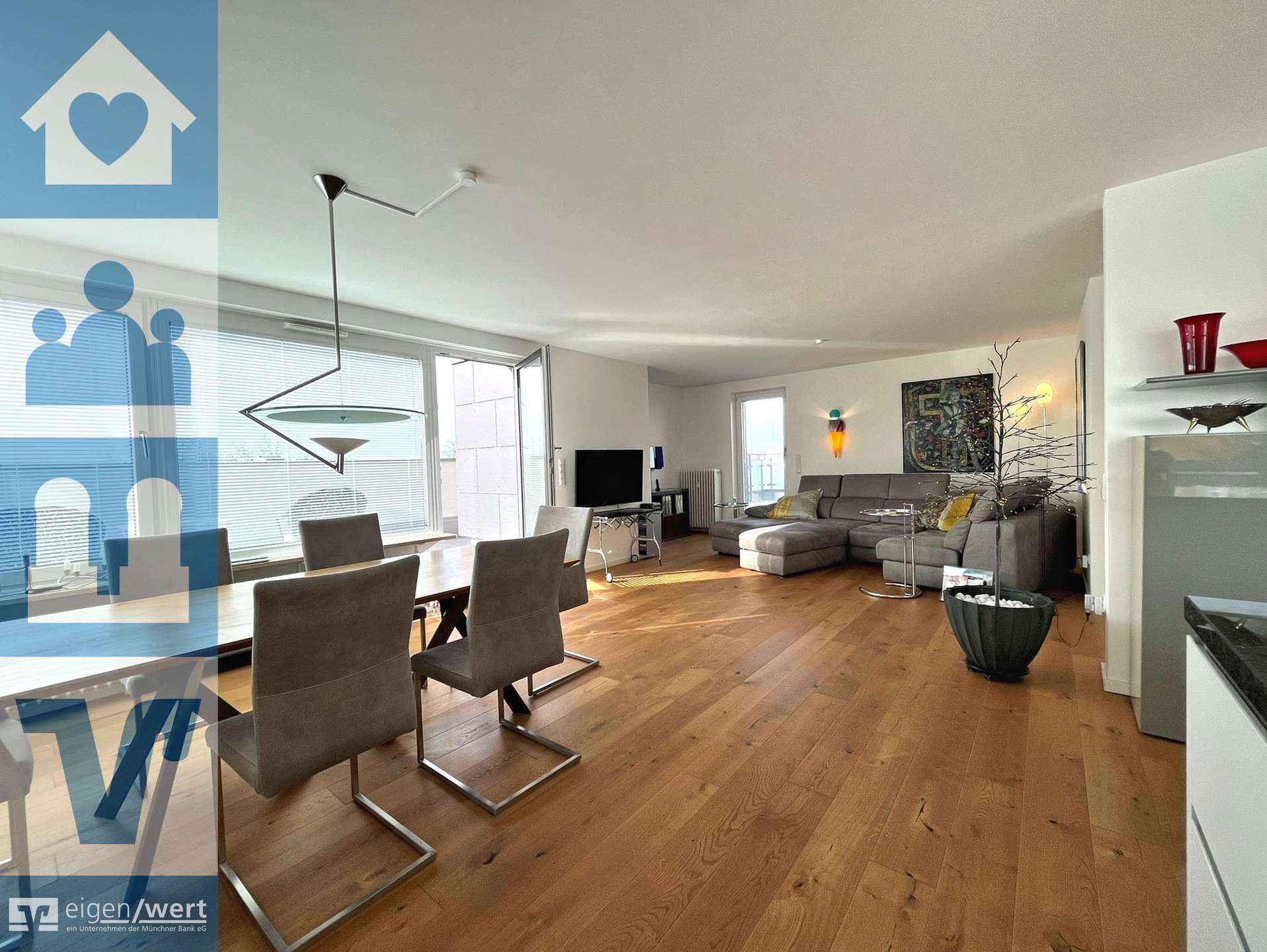 Großer Ess- und Wohnbereich der 4-Zimmerwohnung in Aschheim