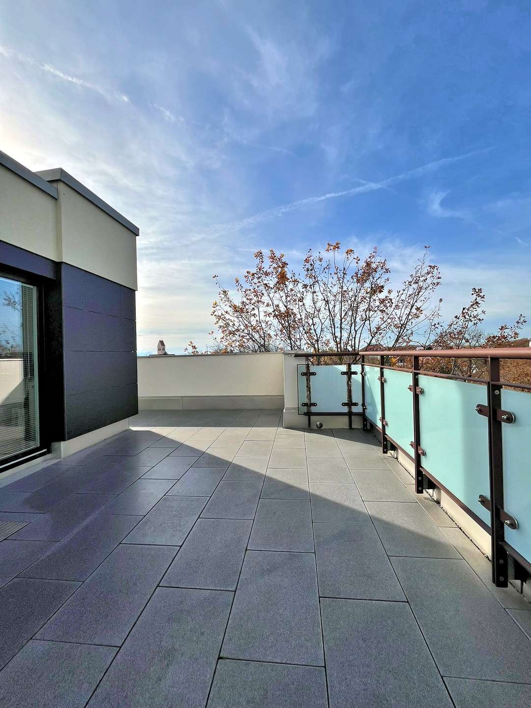 Große Terrassenflächen 