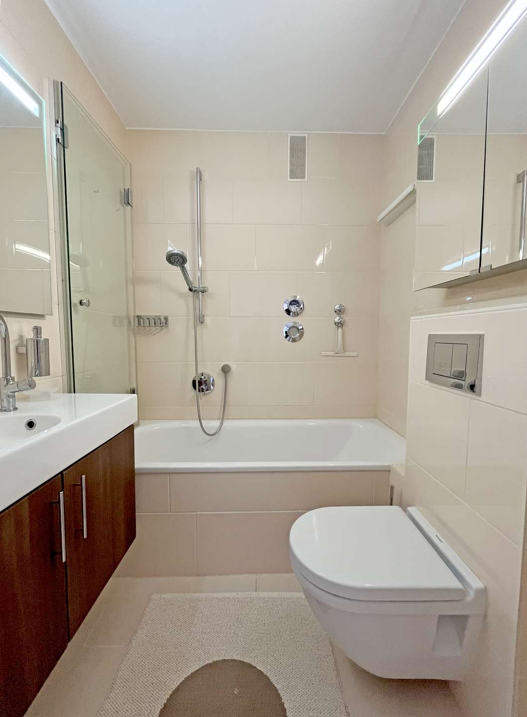 Badezimmer mit Badewanne