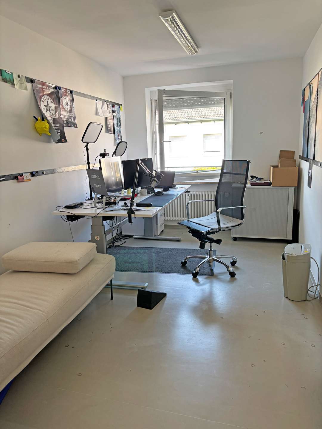 Einzelbüro mit Fenster