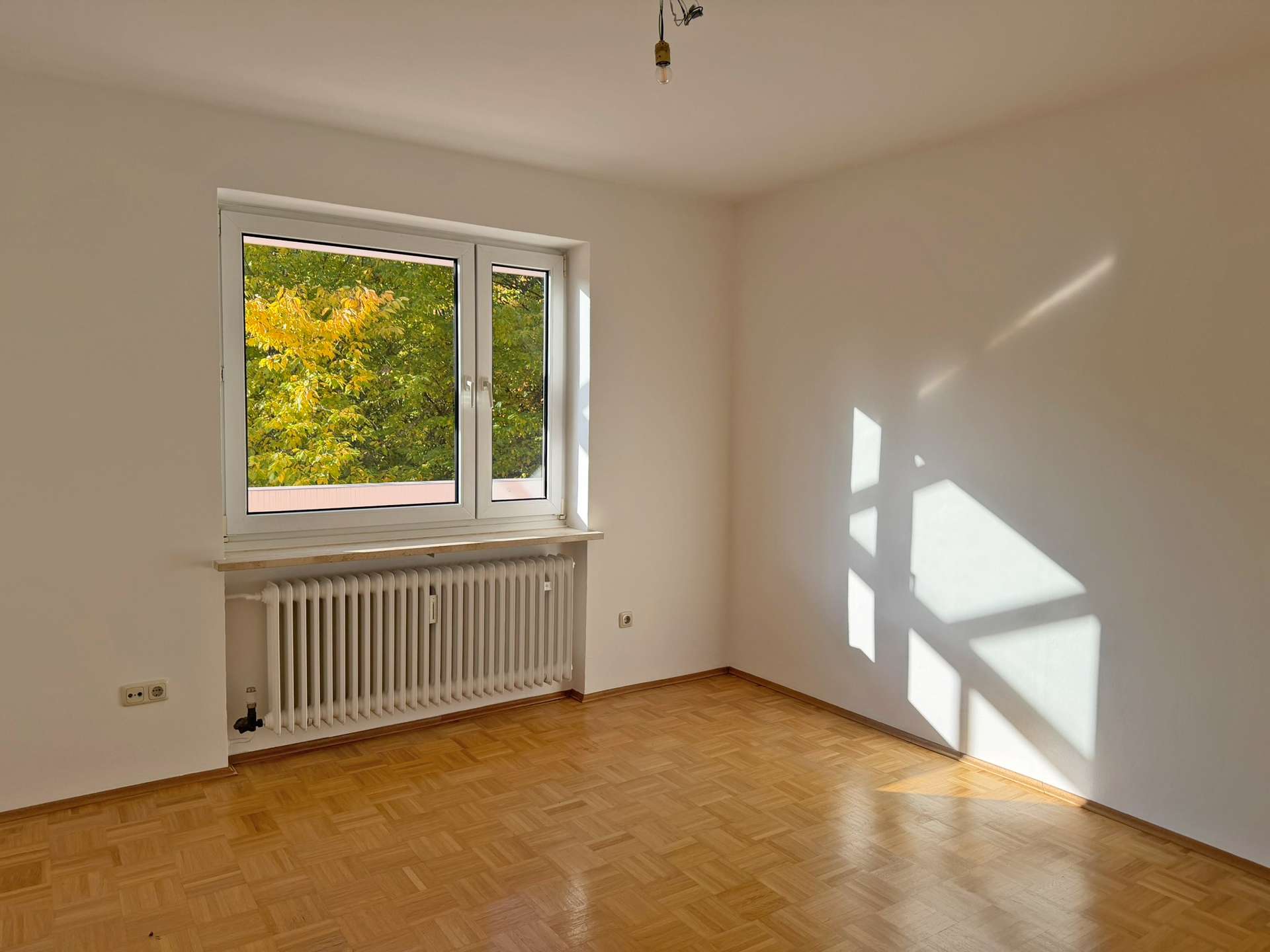 Schlafzimmer mit Blick ins Grüne