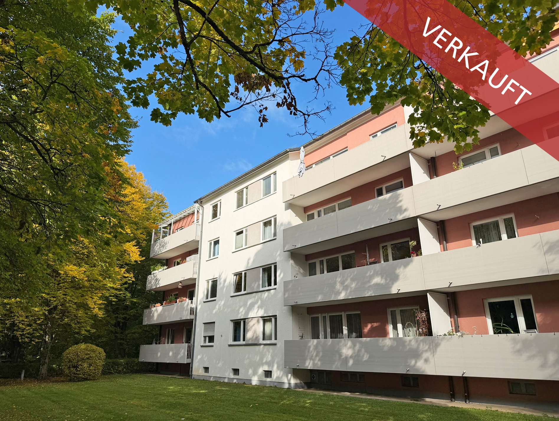 Rückansicht des Mehrfamilienhauses in Fürstenried-Maxhof 