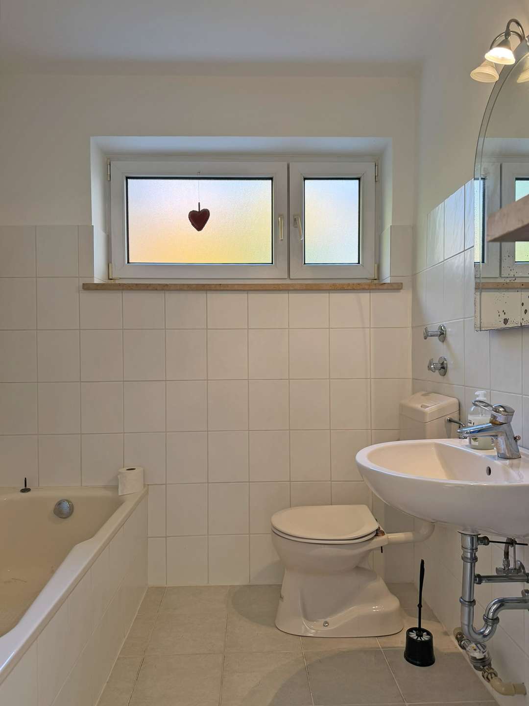 Tageslichtbad mit Wanne