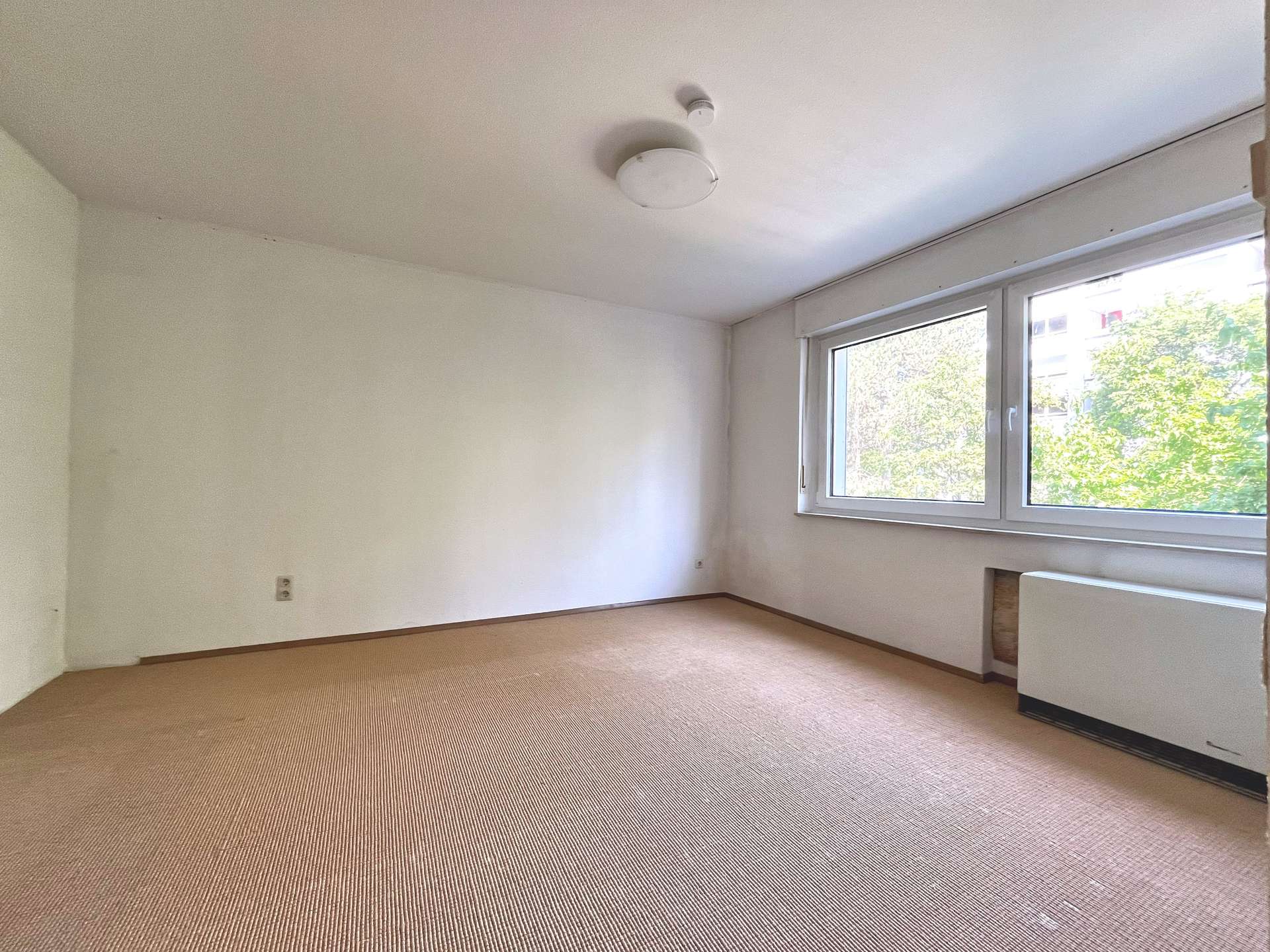 Großzügiges Schlafzimmer