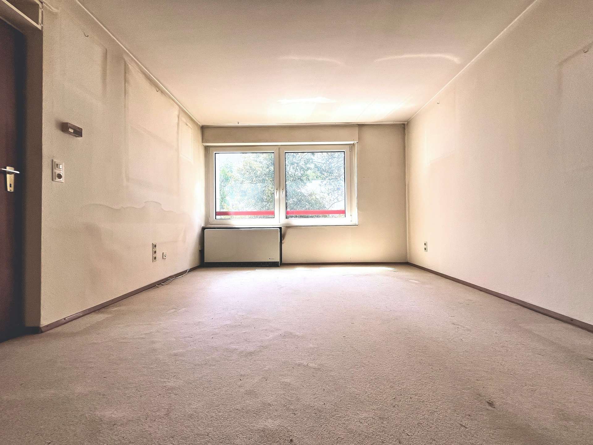 Geräumiges Wohnzimmer