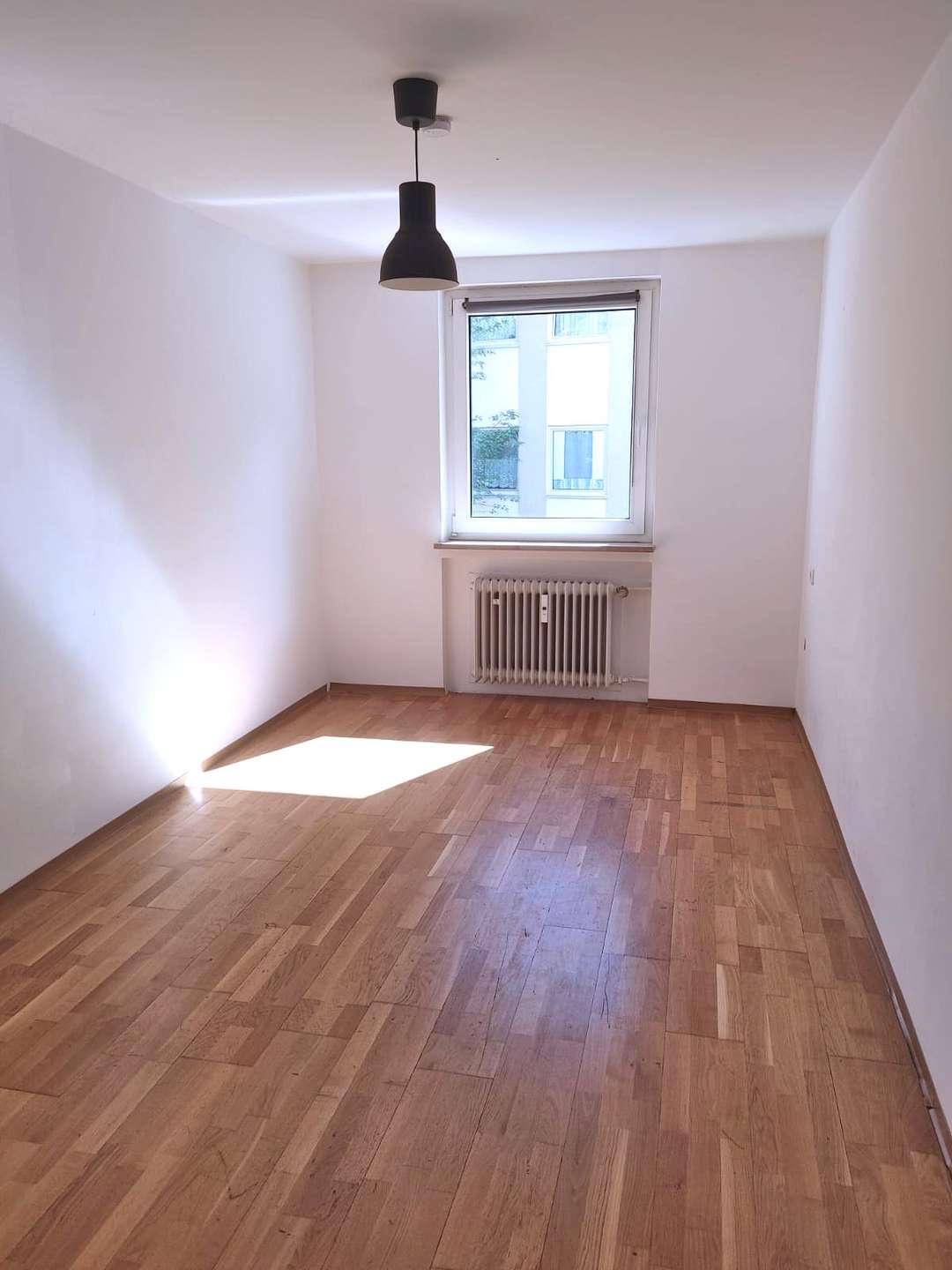 Geräumiges Schlafzimmer