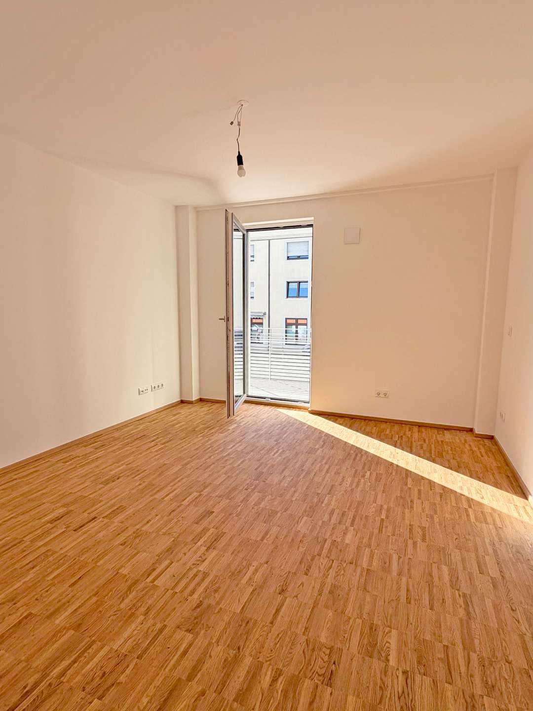 Schlafzimmer mit Balkonzugang