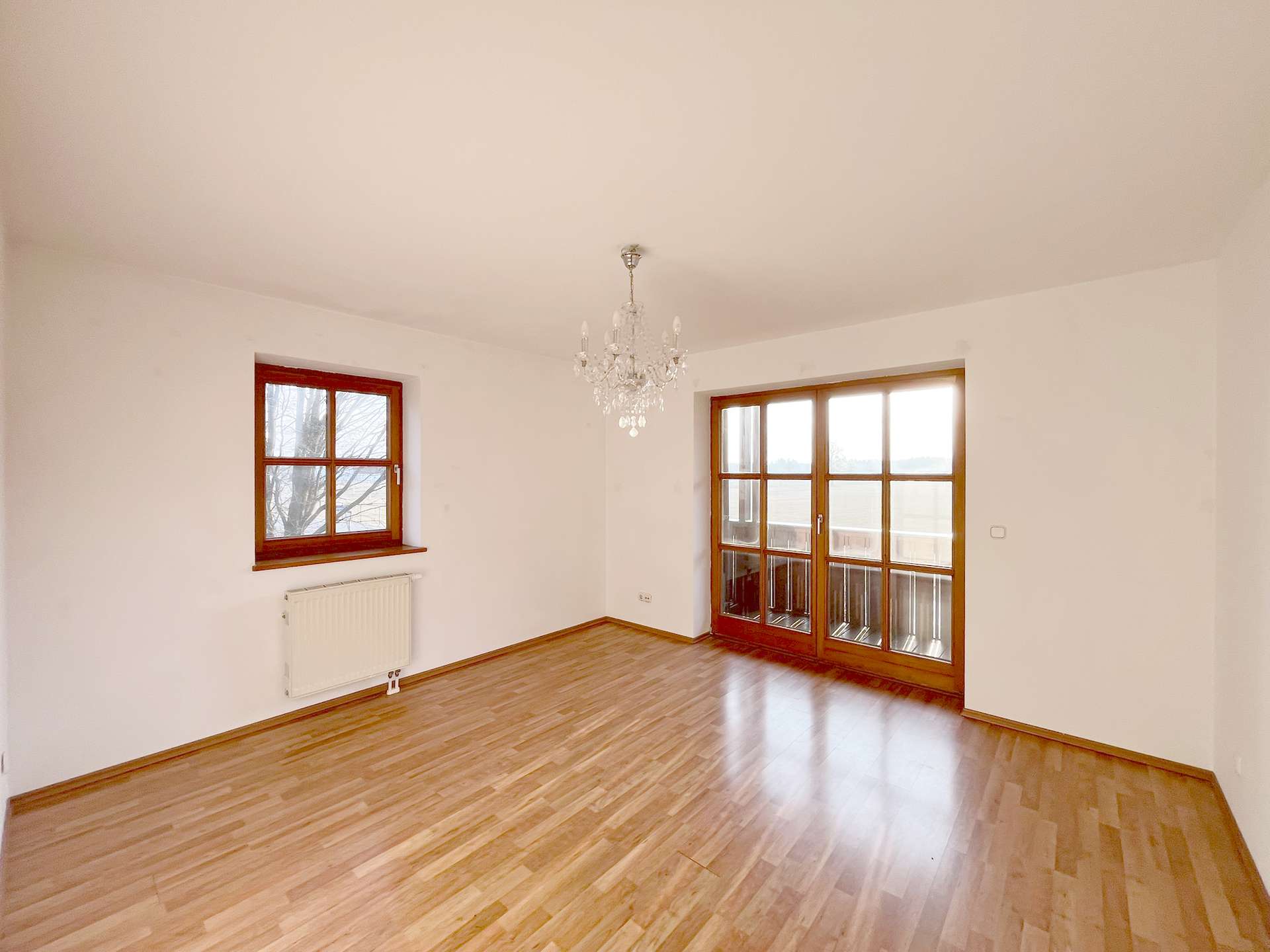 Kinderzimmer mit Zugang zum Balkon