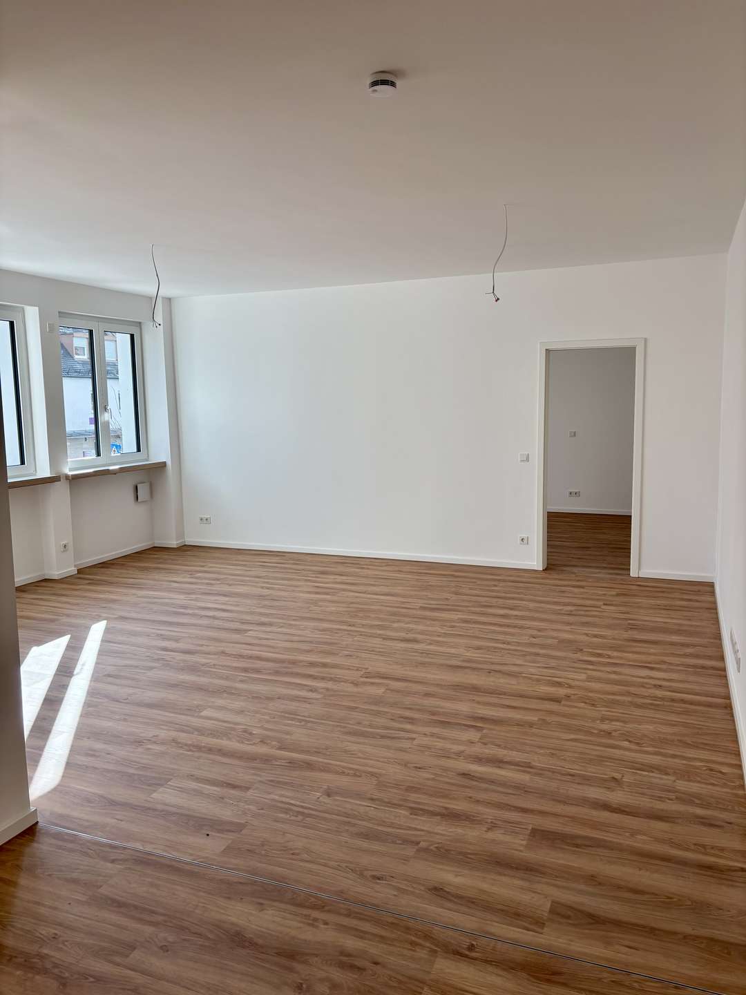 Wohnzimmer mit 3 Fenstert Elementen