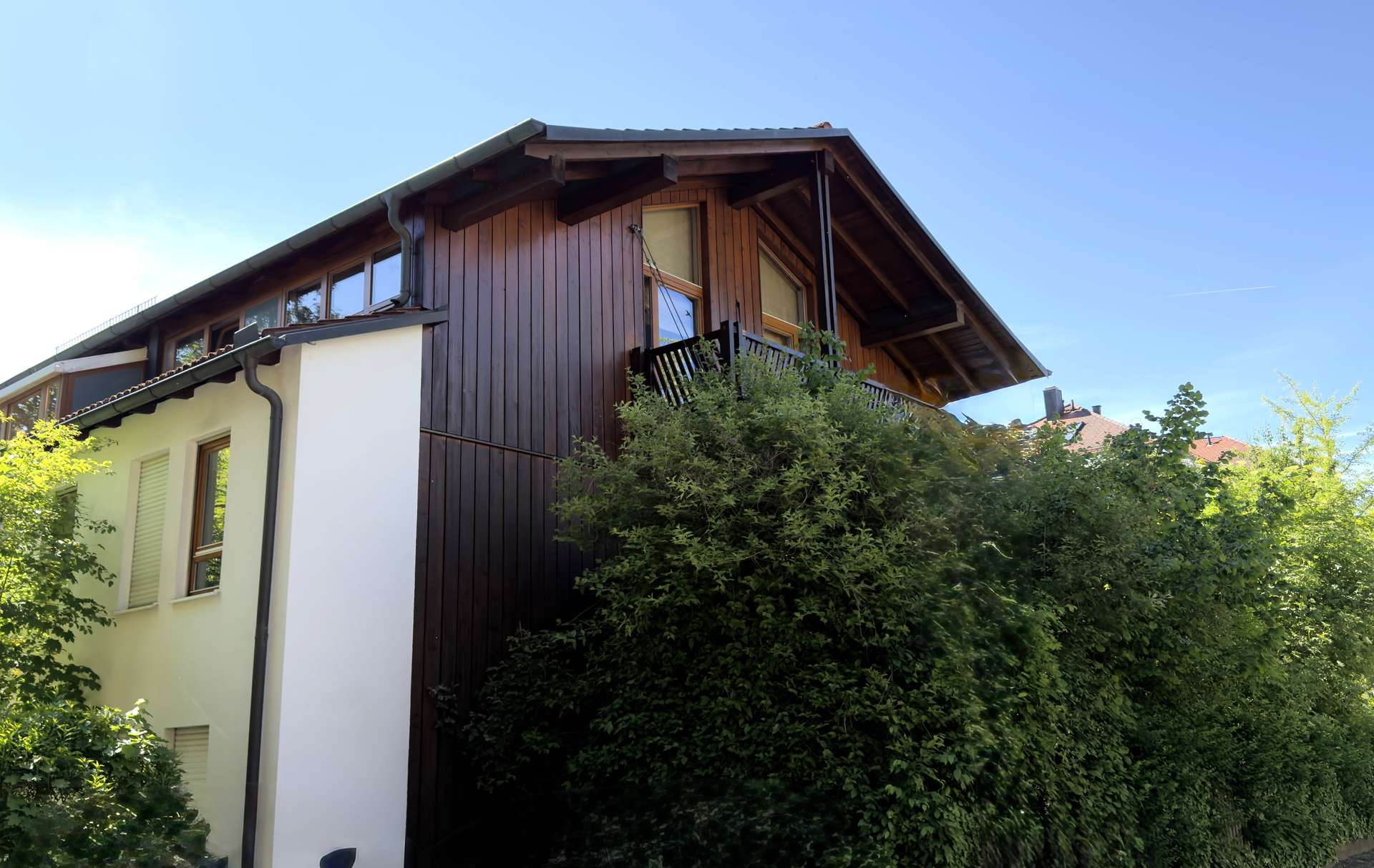 Außenansicht mit Balkon