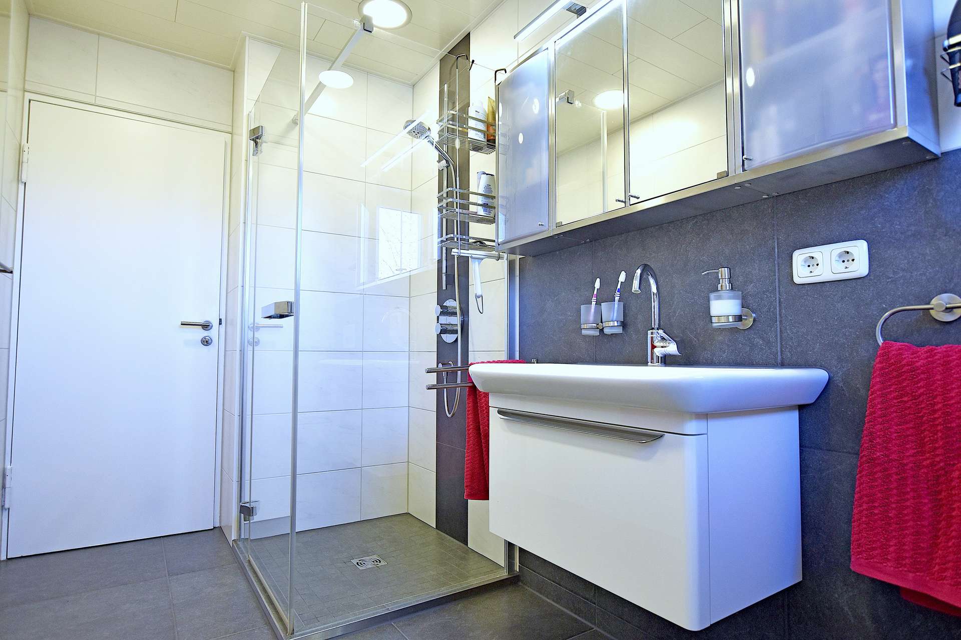 Modernes Badezimmer