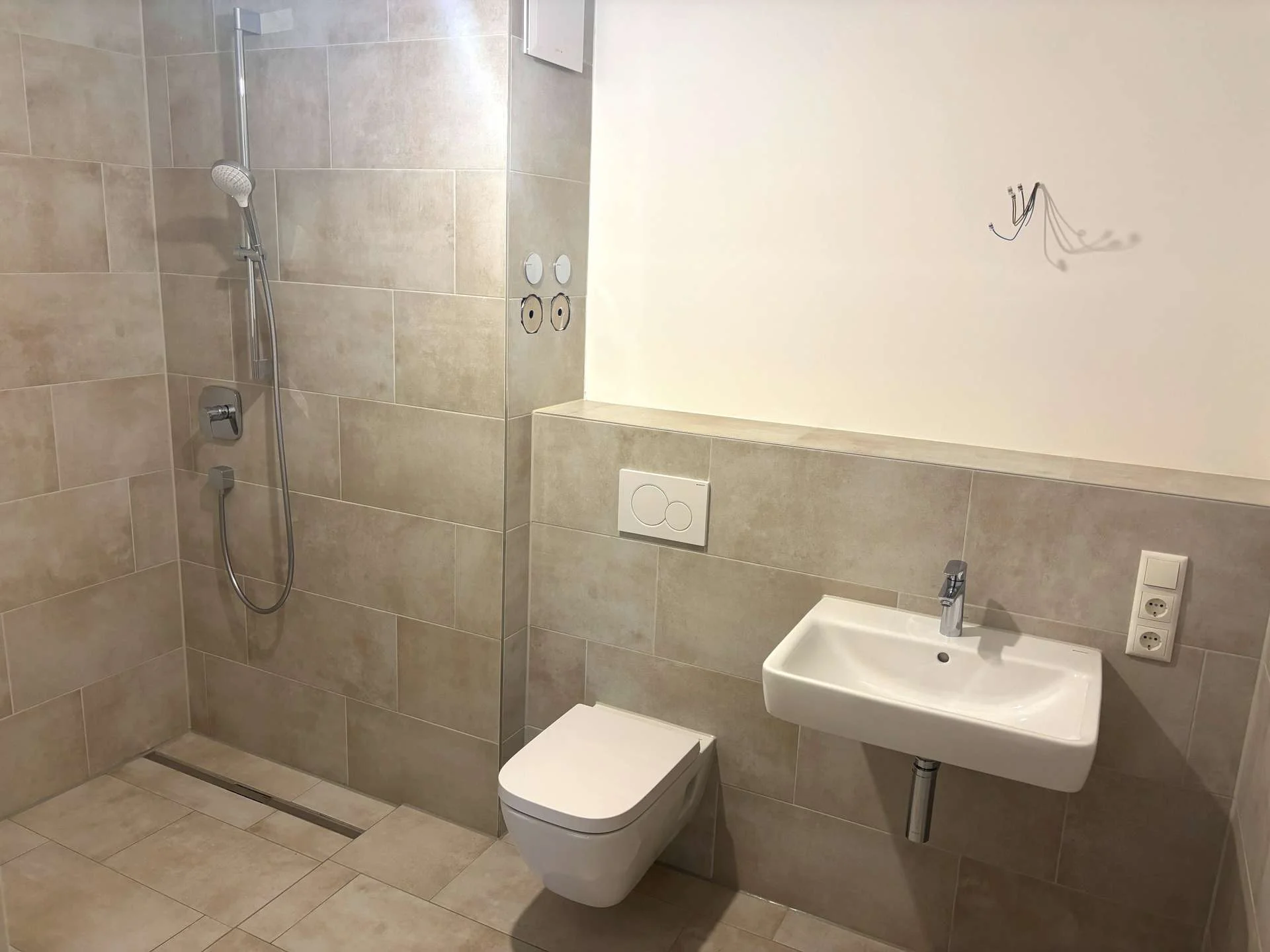 Badezimmer mit Dusche