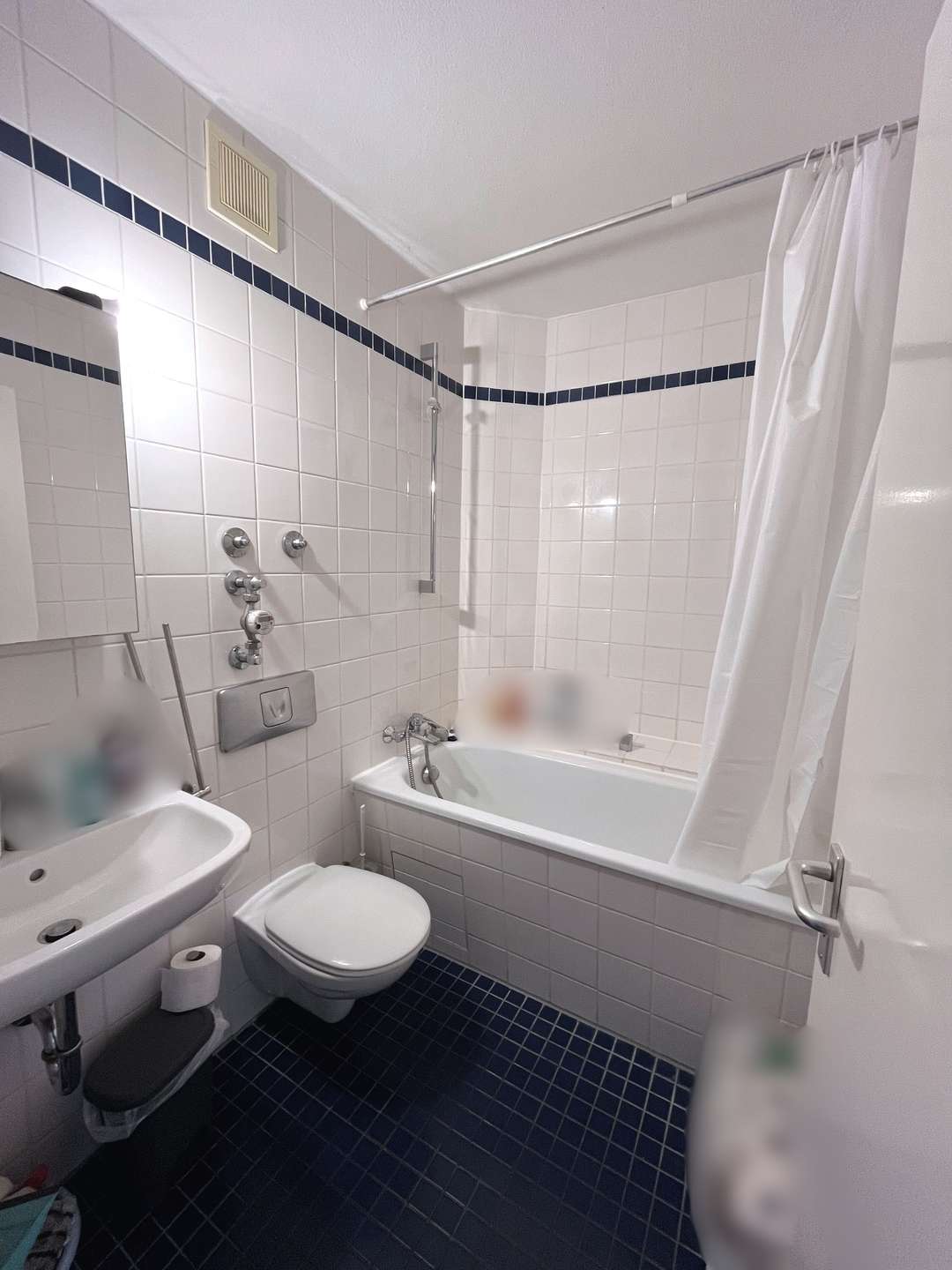 Badezimmer mit Wanne