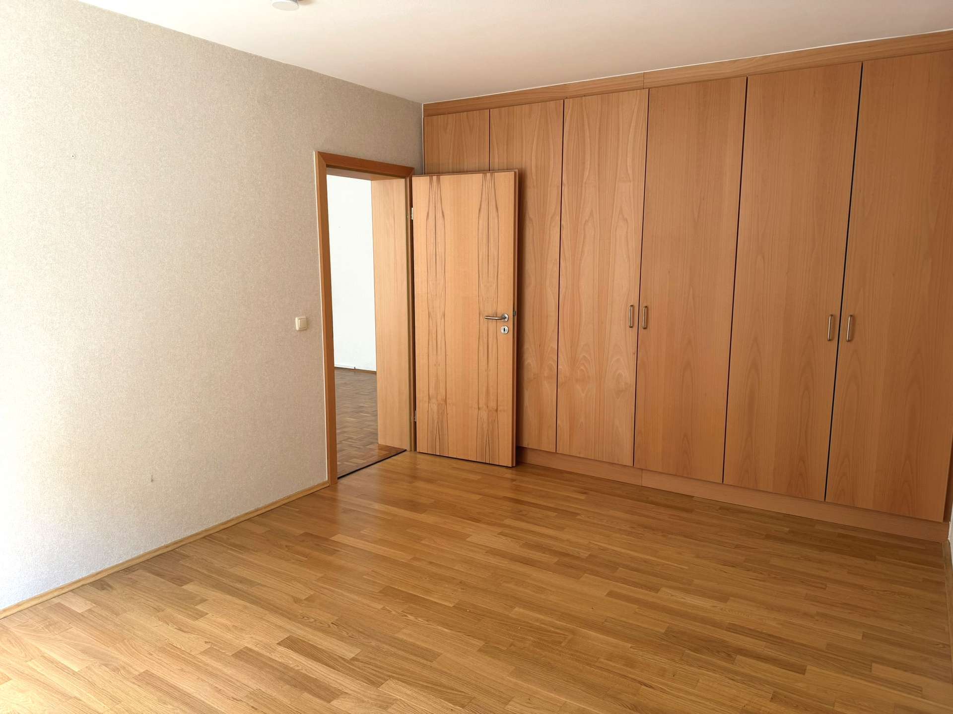 Schlafzimmer mit Einbauschrank