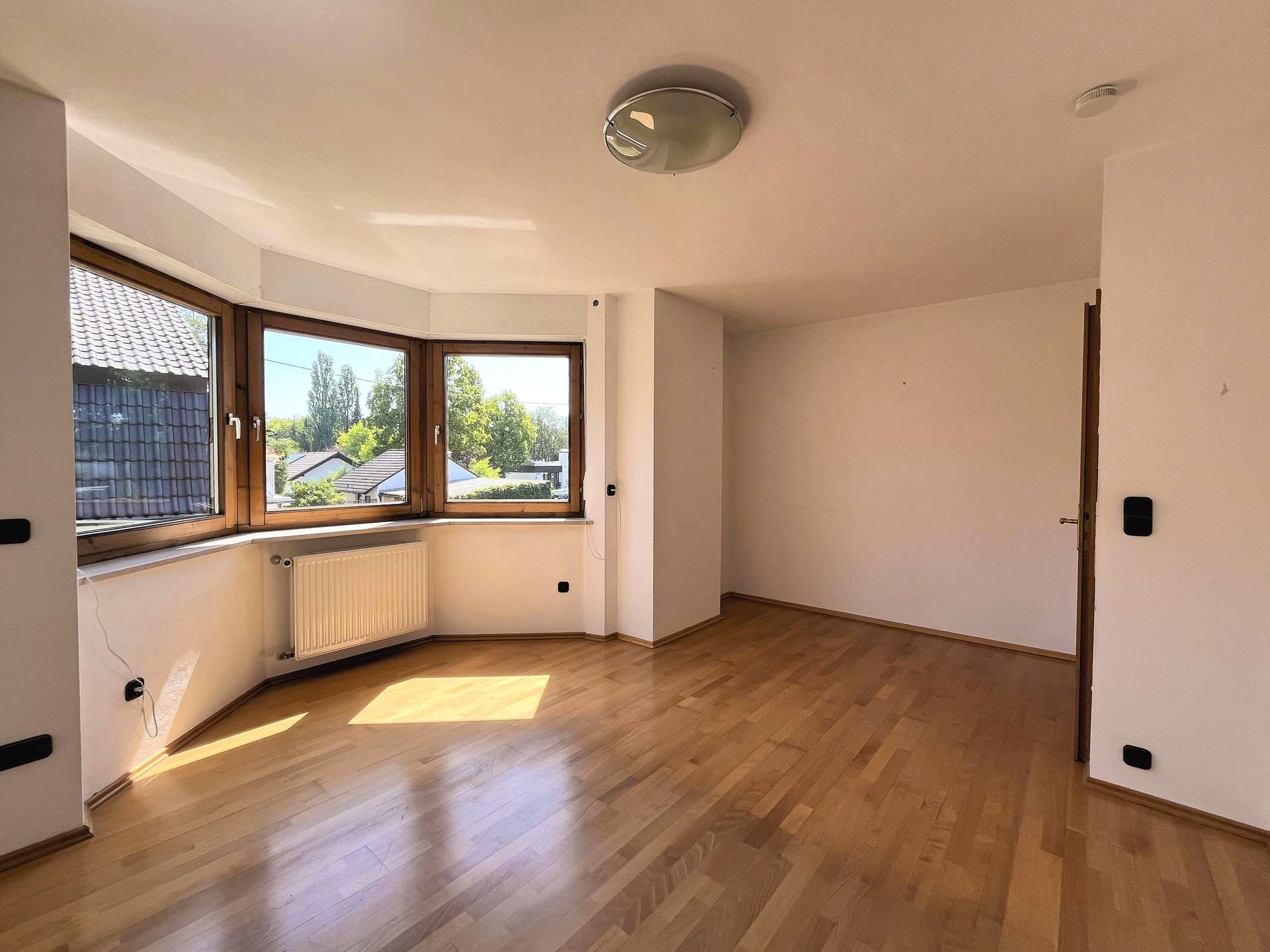 Gemütliches Elternzimmer mit Erker