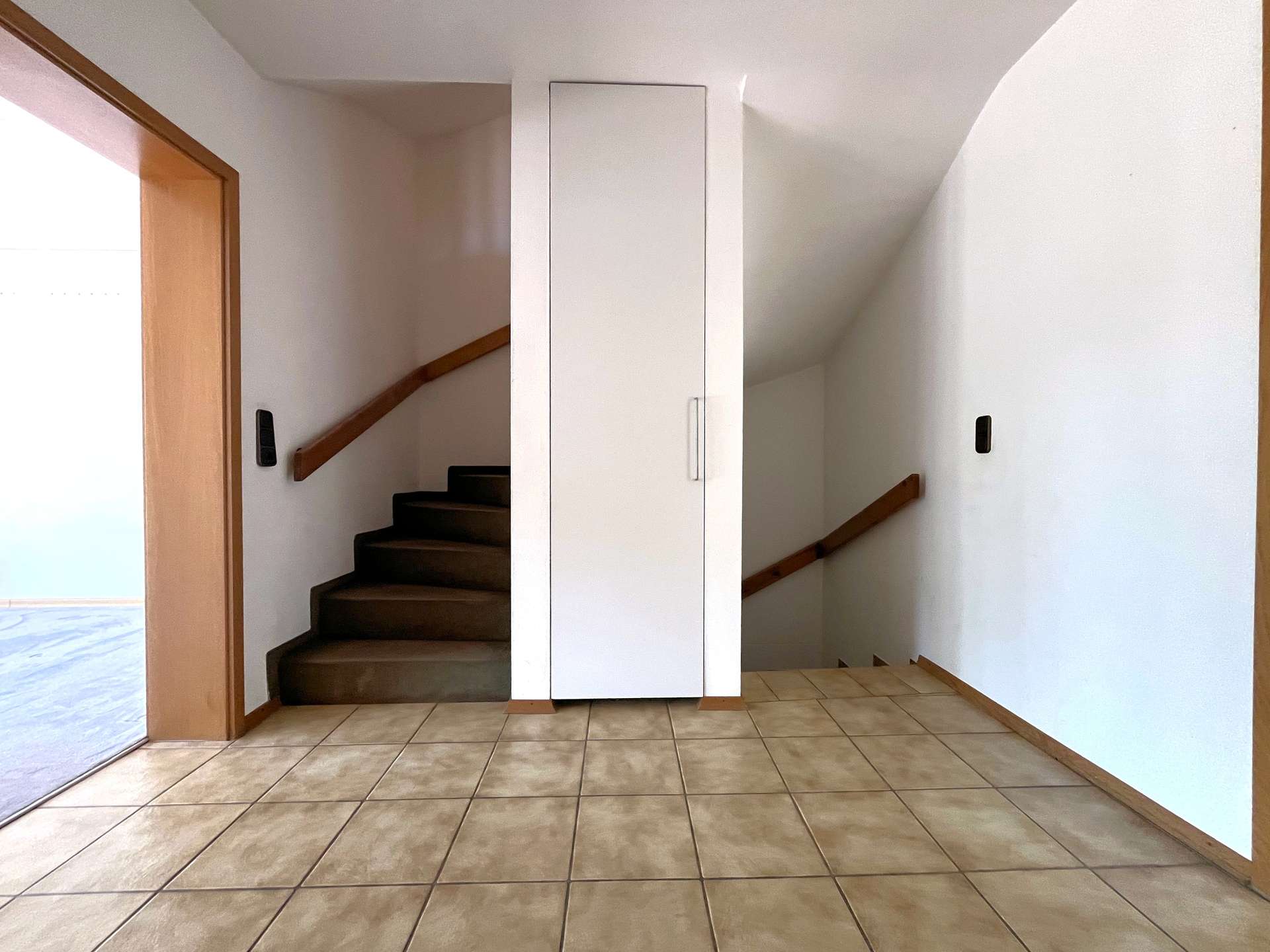 Geräumige Diele mit Einbauschrank