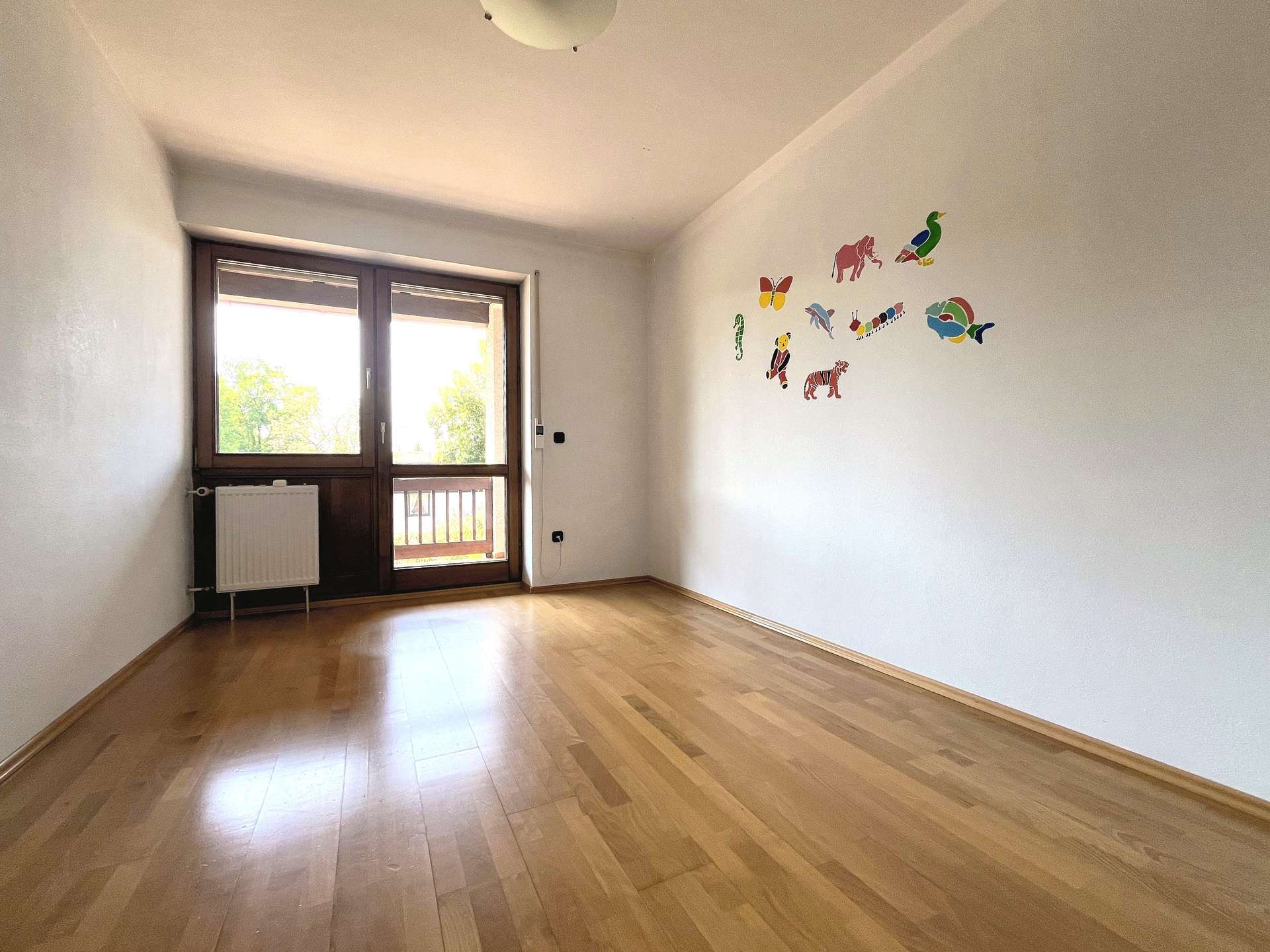 Kinderzimmer 2 mit Zugang zum Balkon