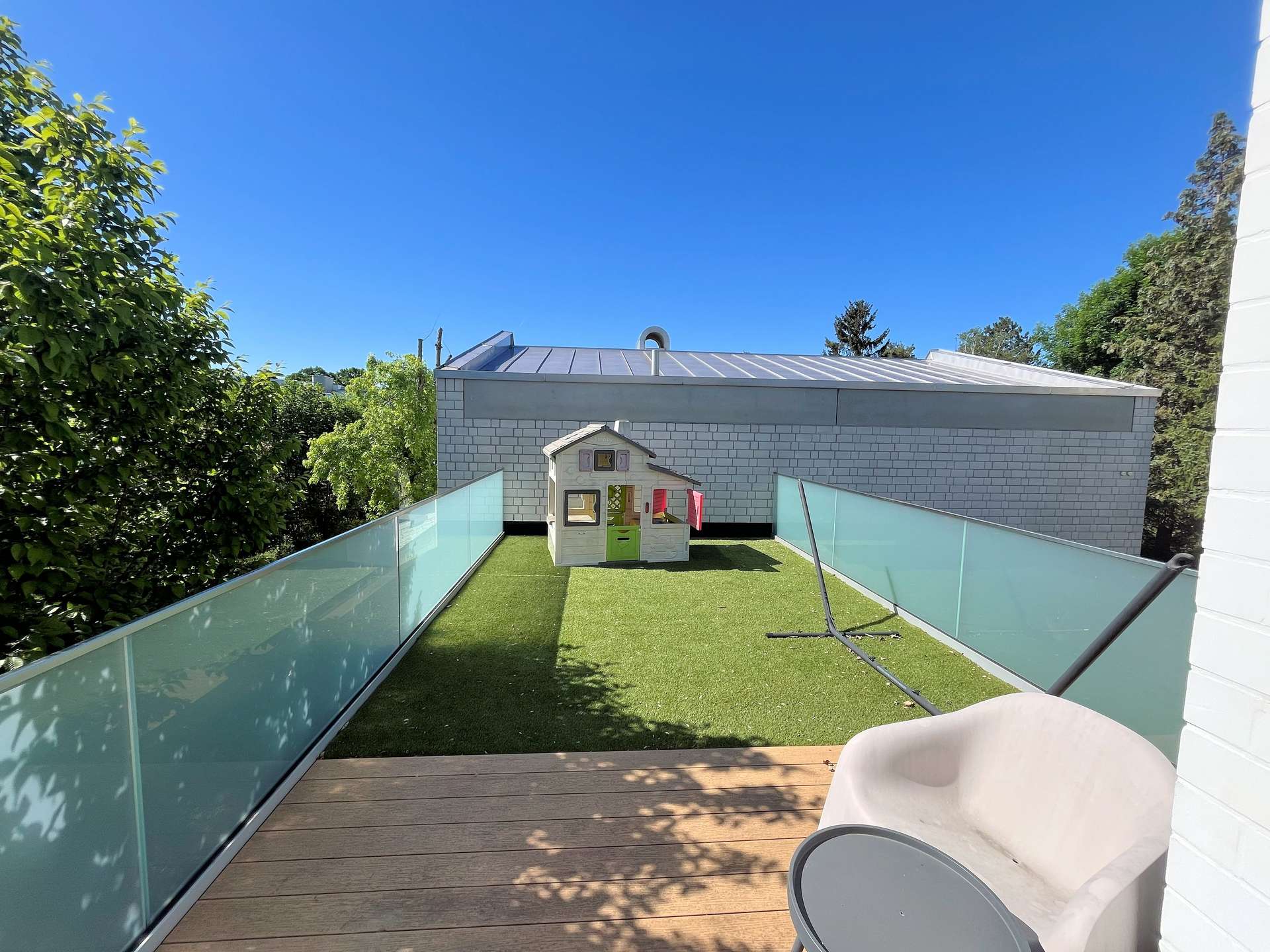 Sonnige Dachterrassse im Obergeschoss 