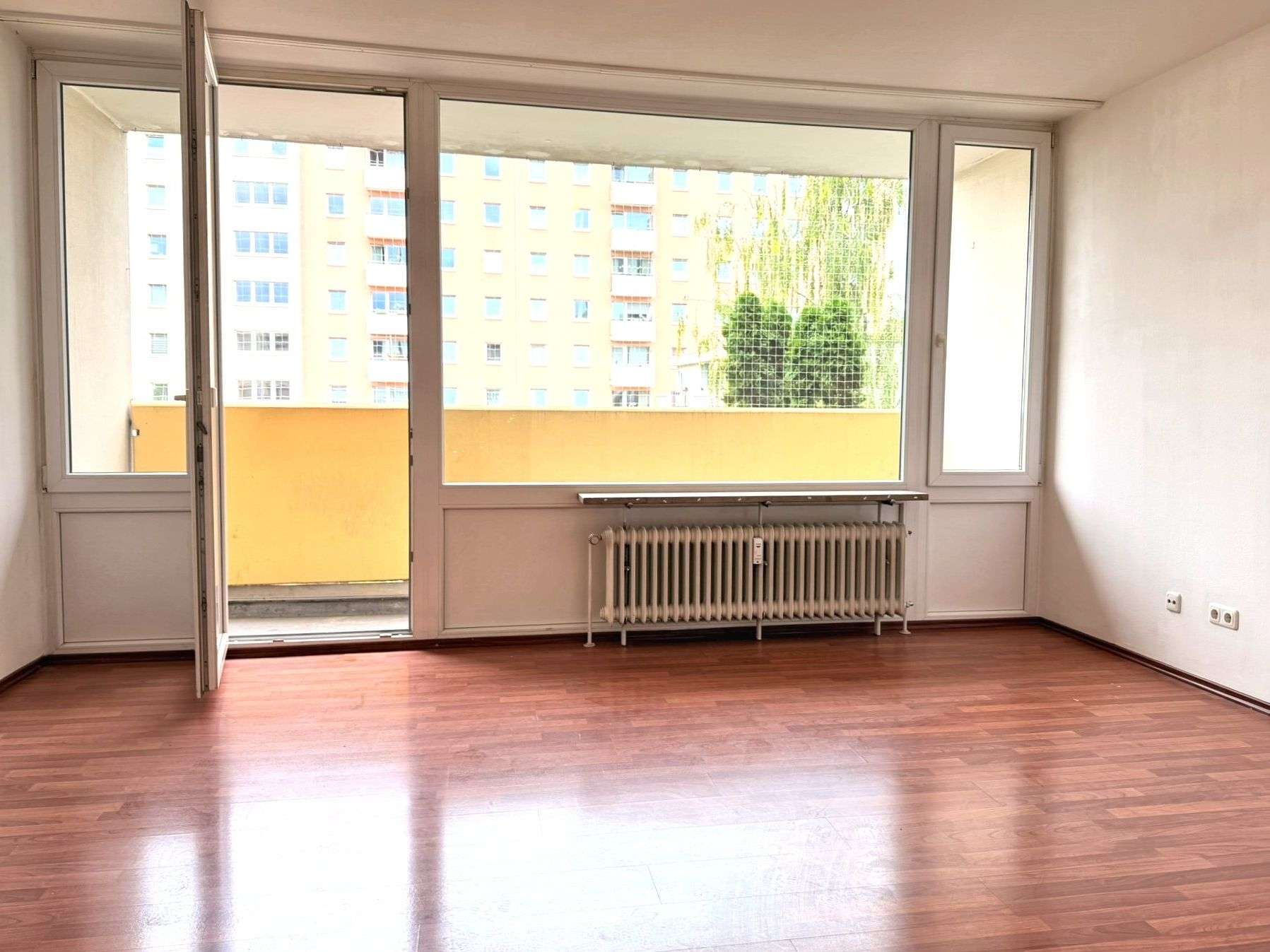 Wohn- und Schlafbereich mit Balkonzugang